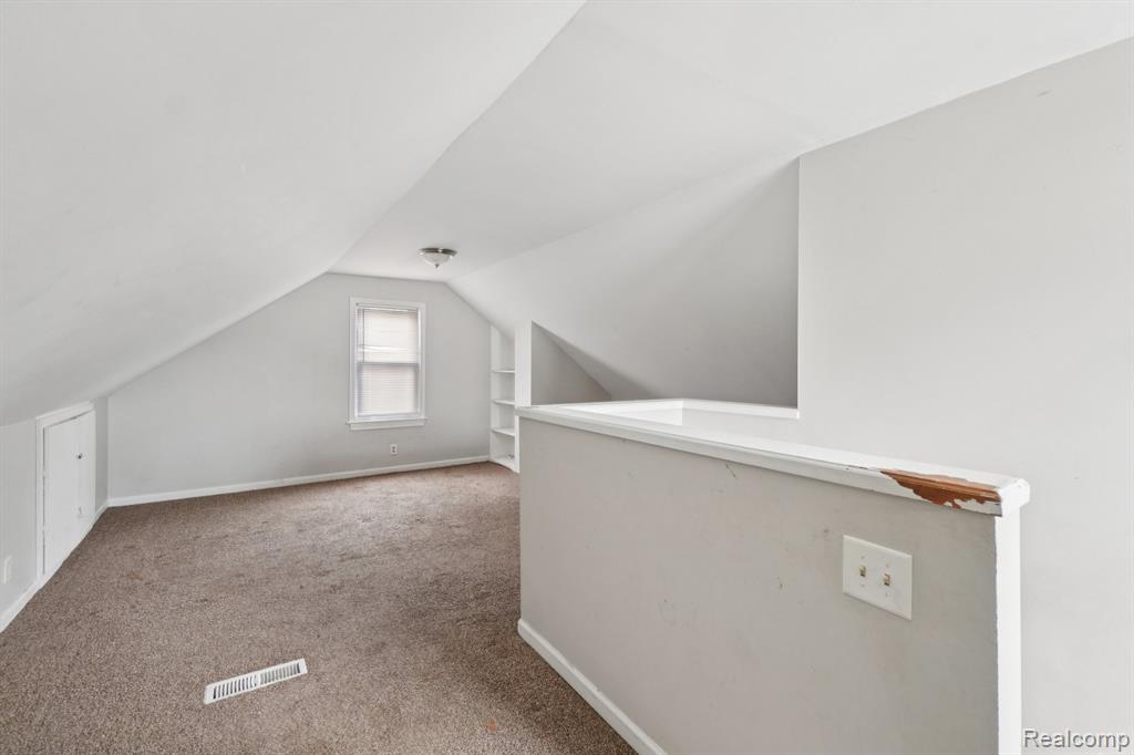 19717 Kenosha Street, Harper Woods, MI 48225 — Photo 22