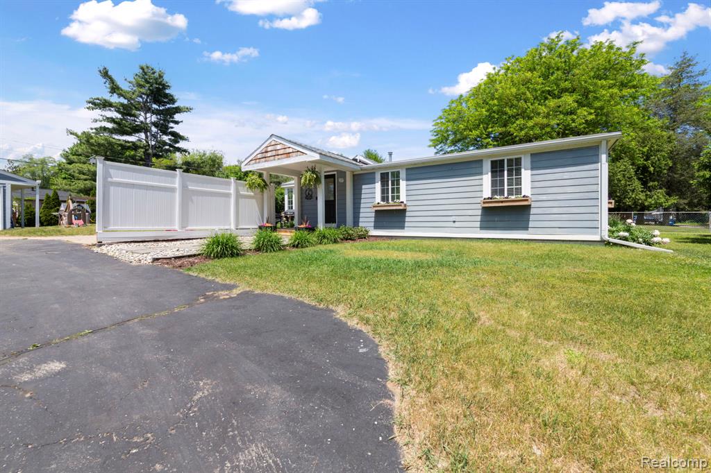 1570 Tamson Street, West Bloomfield, MI 48324 — front exterior