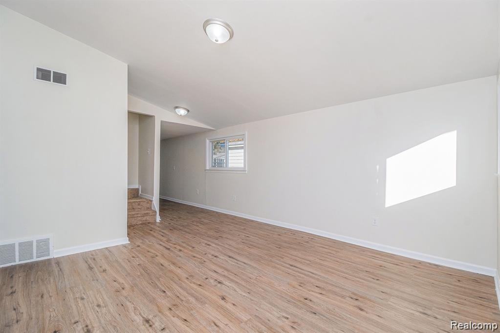 408 W Jarvis Avenue, Hazel Park, MI 48030 — Photo 3