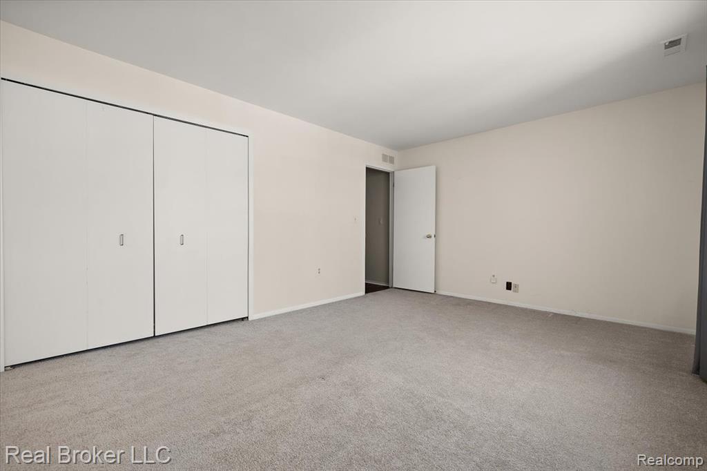 36952 Ridgedale Court, Farmington, MI 48331 — Photo 29