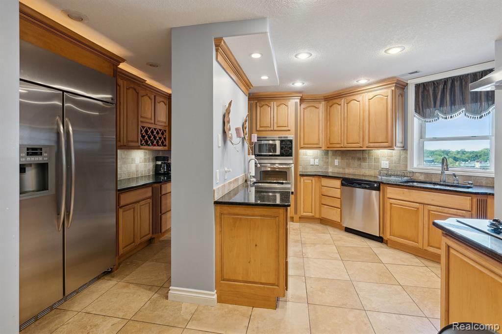 8162 E JEFFERSON Avenue, 7B, Detroit, MI 48214 — Photo 11