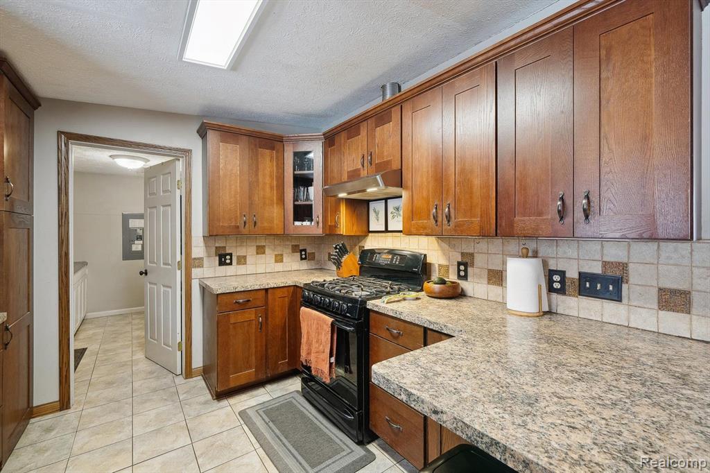 248 Beachway Street, Whitmore Lake, MI 48189 — Photo 8