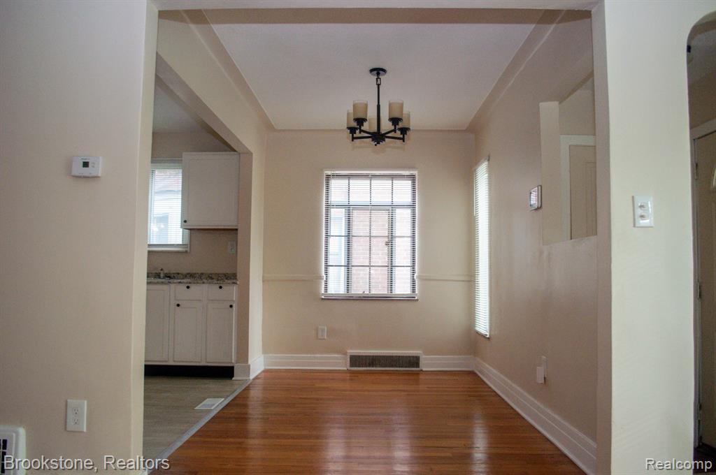 5790 LAKEPOINTE Street, Detroit, MI 48224 — Photo 8
