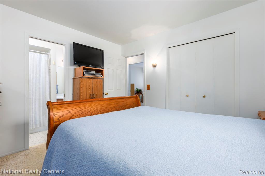 9150 Maplewood Drive, White Lake, MI — Photo 9