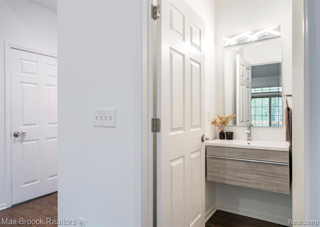 4344 Gateway Circle, West Bloomfield, MI — Photo 16