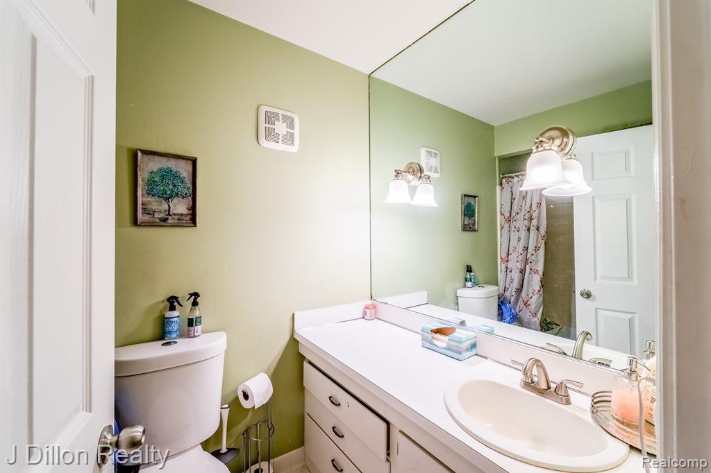 653 E Fox Hills Drive, 49, Bloomfield Hills, MI 48304 — Photo 11