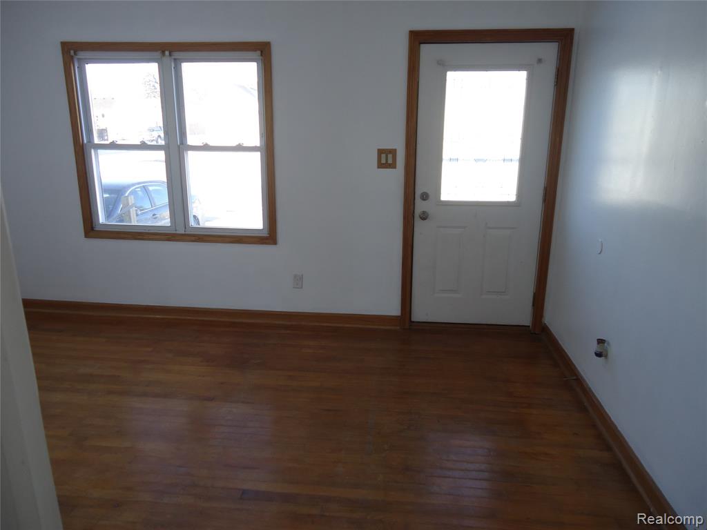 829 HUDSON Street, Wyandotte, MI 48192 — Photo 4