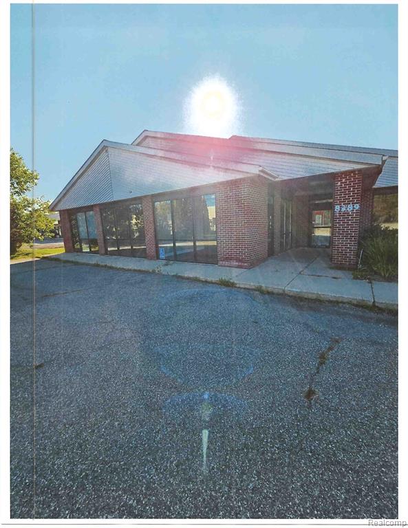 8389 Silver Lake Road, Linden, MI 48451