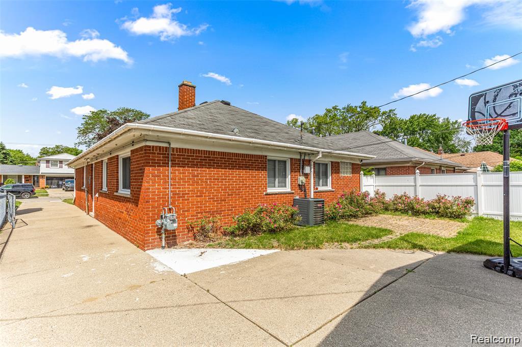 5944 Hubbell Street, Dearborn Heights, MI 48127 — Photo 11