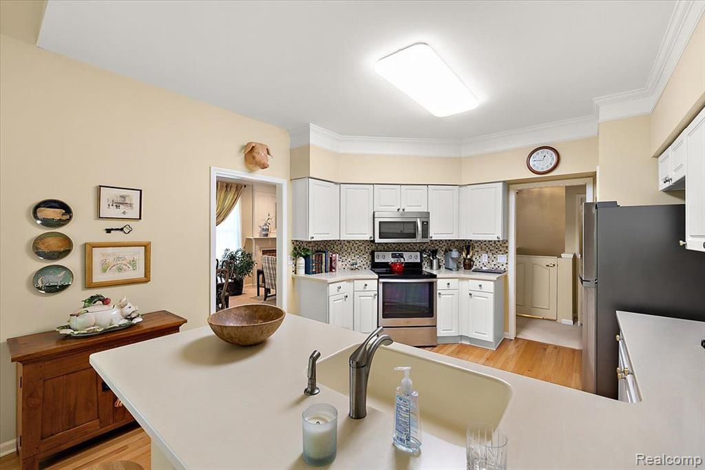 833 GARNET Court, Rochester, MI 48306 — Photo 25