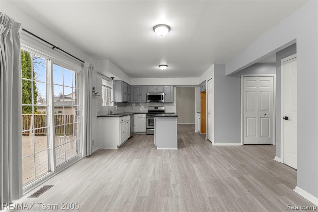 21717 Hildebrandt Drive, Flat Rock, MI 48134 — Photo 17