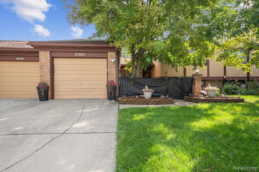 27867 Addelia Street, Warren, MI 48093