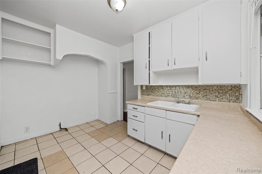 18680 Westphalia, Detroit, MI 48205 — Photo 10