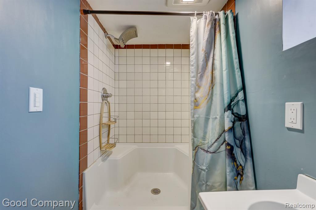 736 E Meyers Avenue, Hazel Park, MI 48030 — Photo 40