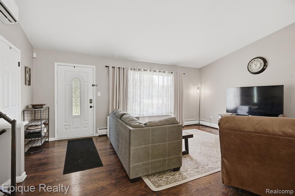 5370 Oaktree Court, Flint, MI 48532 — Photo 5