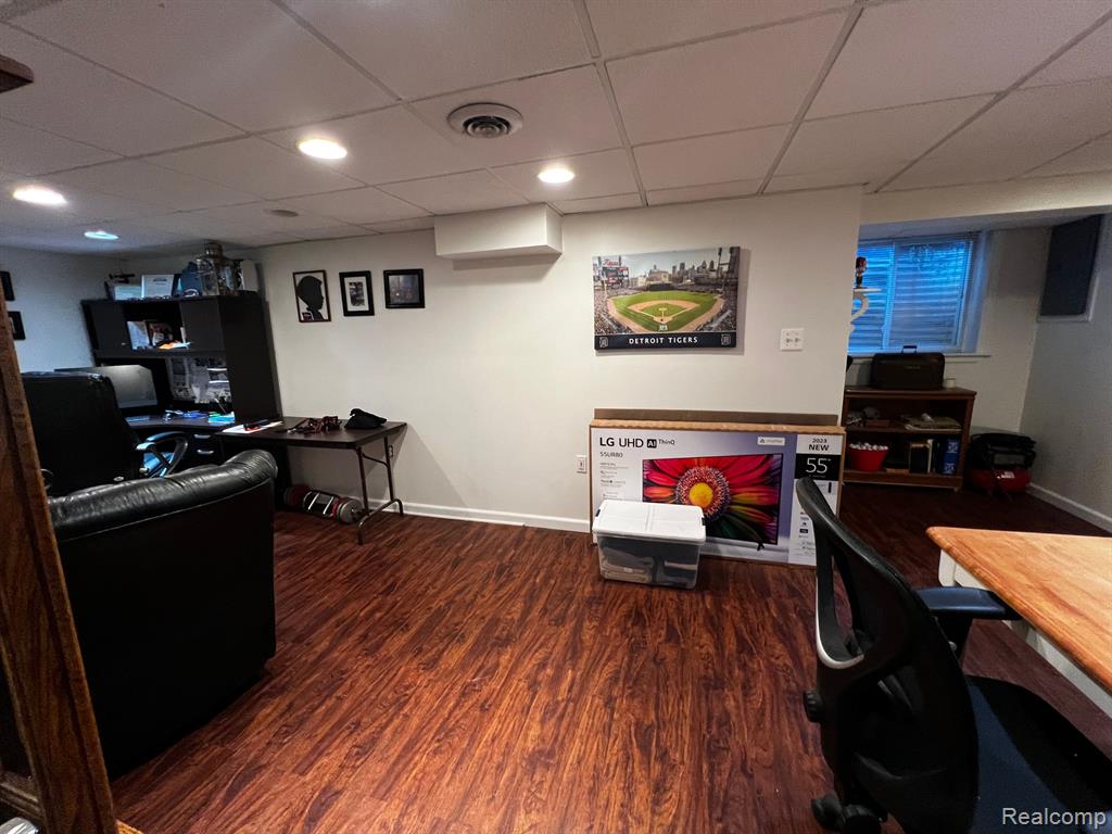 8514 HAMPSHIRE Drive, Sterling Heights, MI 48313 — Photo 33