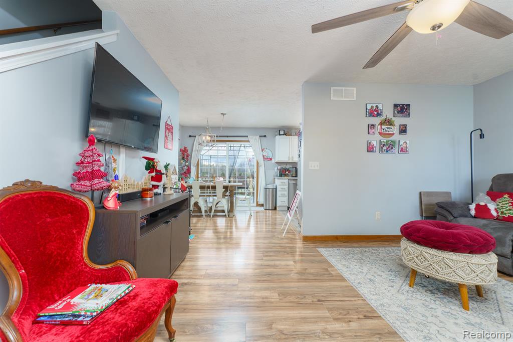 738 PINEGATE Drive, Fowlerville, MI 48836 — Photo 5