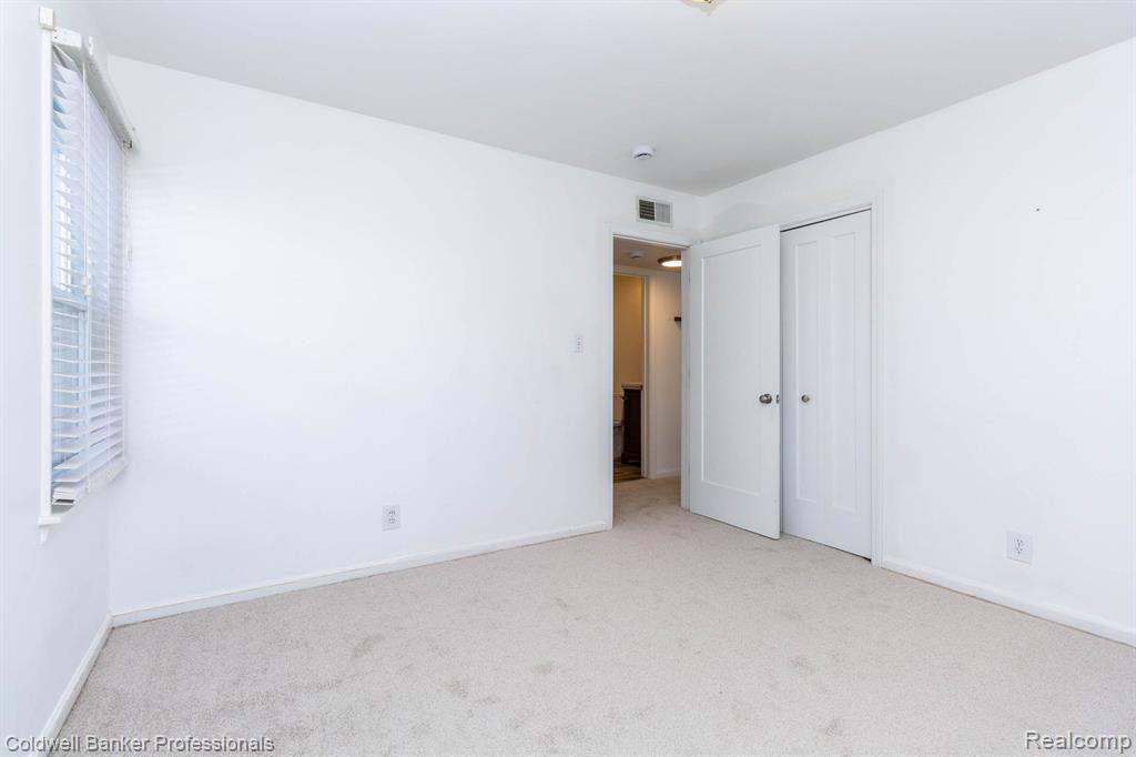 1921 Beverly Street, Sylvan Lake, MI 48320 — Photo 12