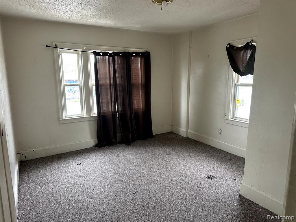 671 W HURON Street, Pontiac, MI 48341 — Photo 8