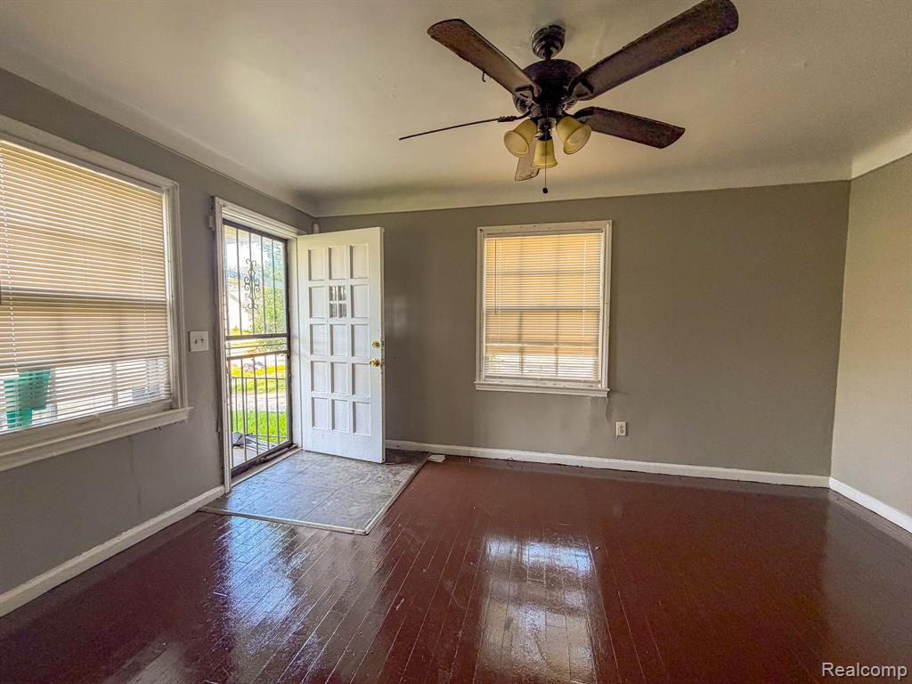 19455 McCormick Street - Photo 3
