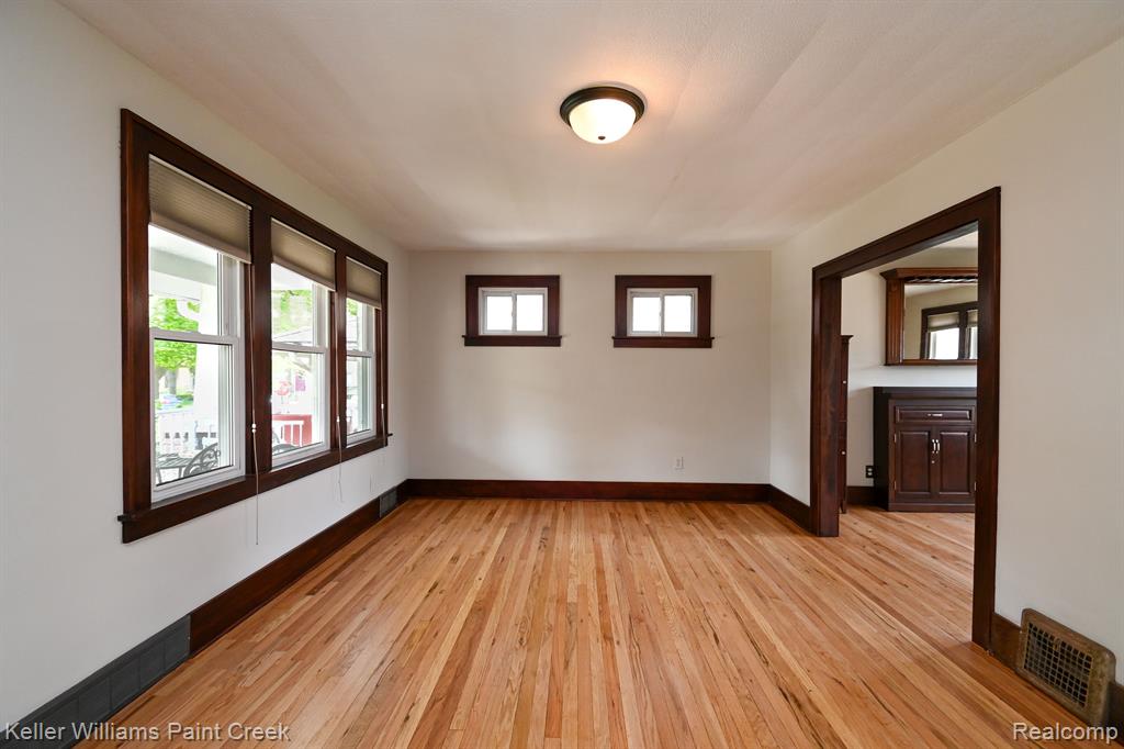 606 N CENTER Street, Royal Oak, MI 48067 — Photo 12