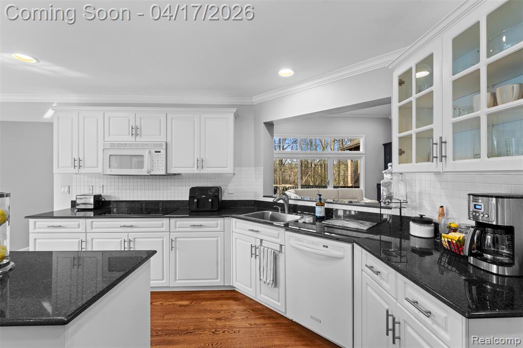 5146 Lagoons Circle, 22, West Bloomfield, MI 48323 — Photo 14