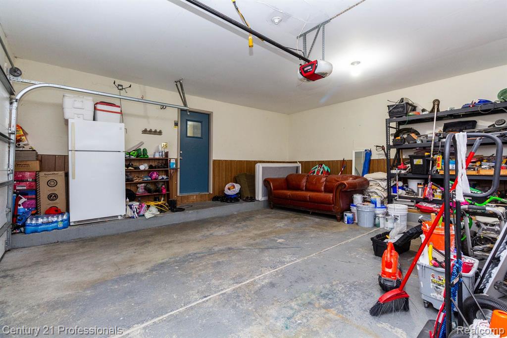 46498 HOUGHTON Drive, Shelby, MI 48315 — Photo 38