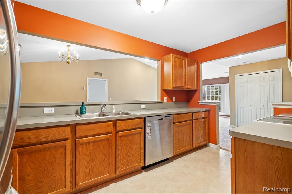 16828 DOVER Drive, Northville, MI 48168 — Photo 13