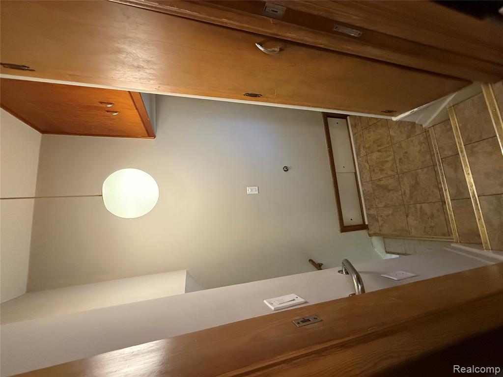 9683 Rosedale Boulevard, Allen Park, MI 48101 — Photo 9