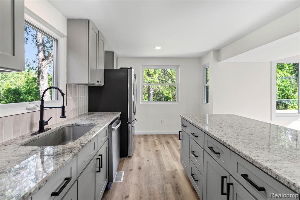 1460 W Silverbell Road, Lake Orion, MI — Photo 29