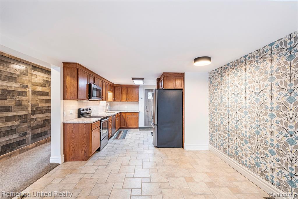 12237 Dalhart Drive, Fenton, MI 48430 — Photo 8
