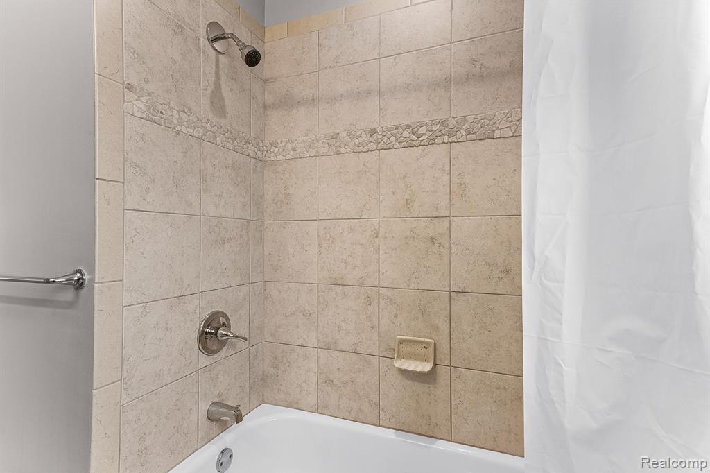 451 DARWIN Street, Westland, MI 48186 — Photo 36