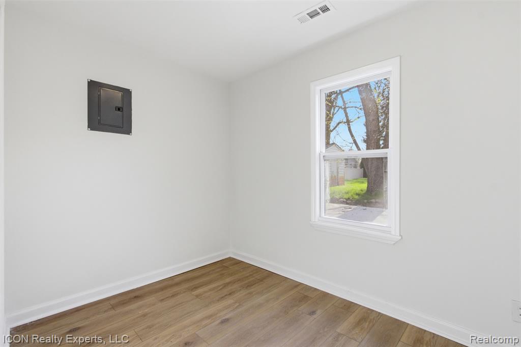 6759 Buckland Avenue, West Bloomfield, MI 48324 — Photo 10