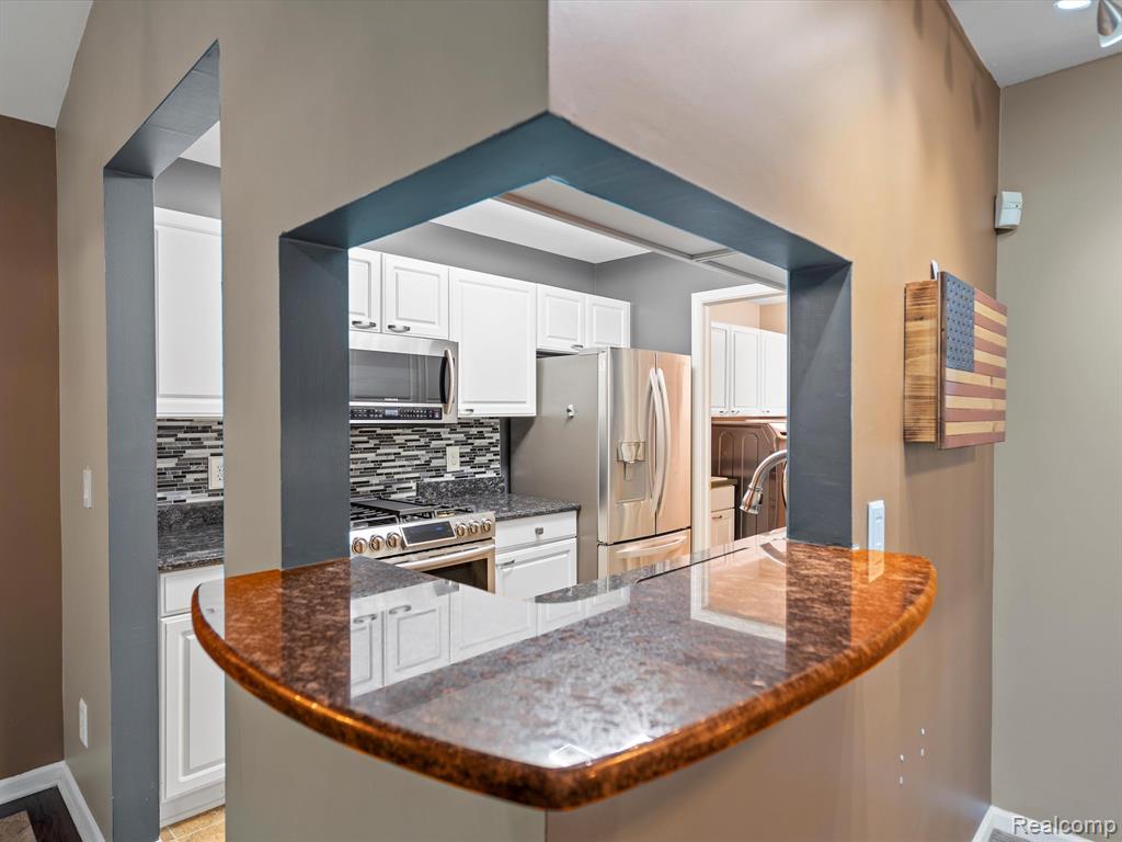 56404 CHESAPEAKE Trail, Shelby Twp, MI 48316 — Photo 17