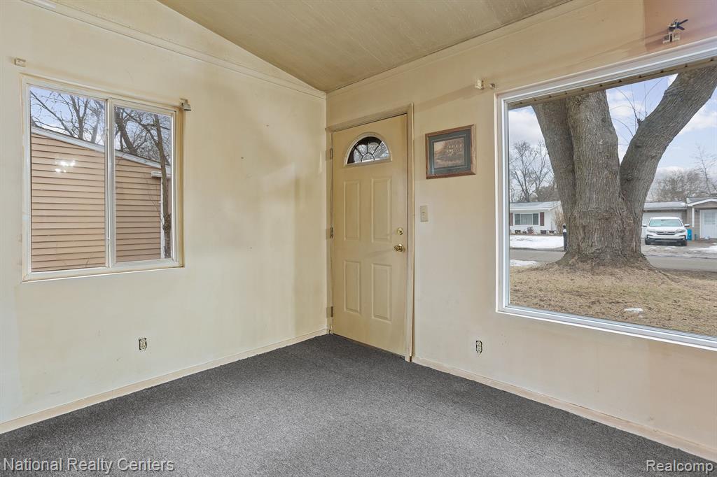 6378 Beth, Brighton, MI 48116 — Photo 4