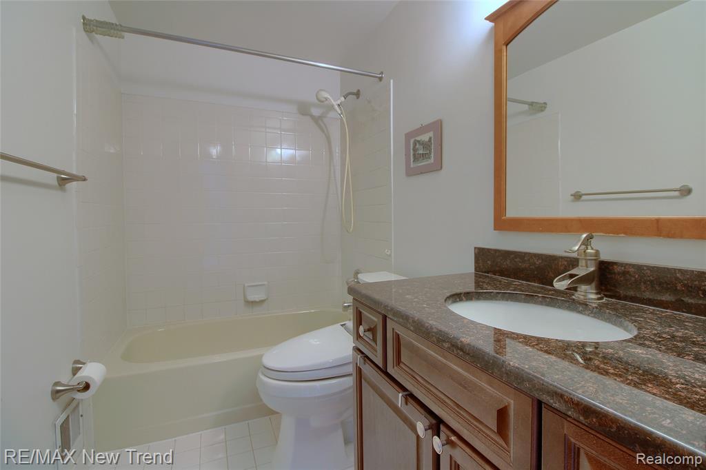 44420 Wright Way, Novi, MI — Photo 32