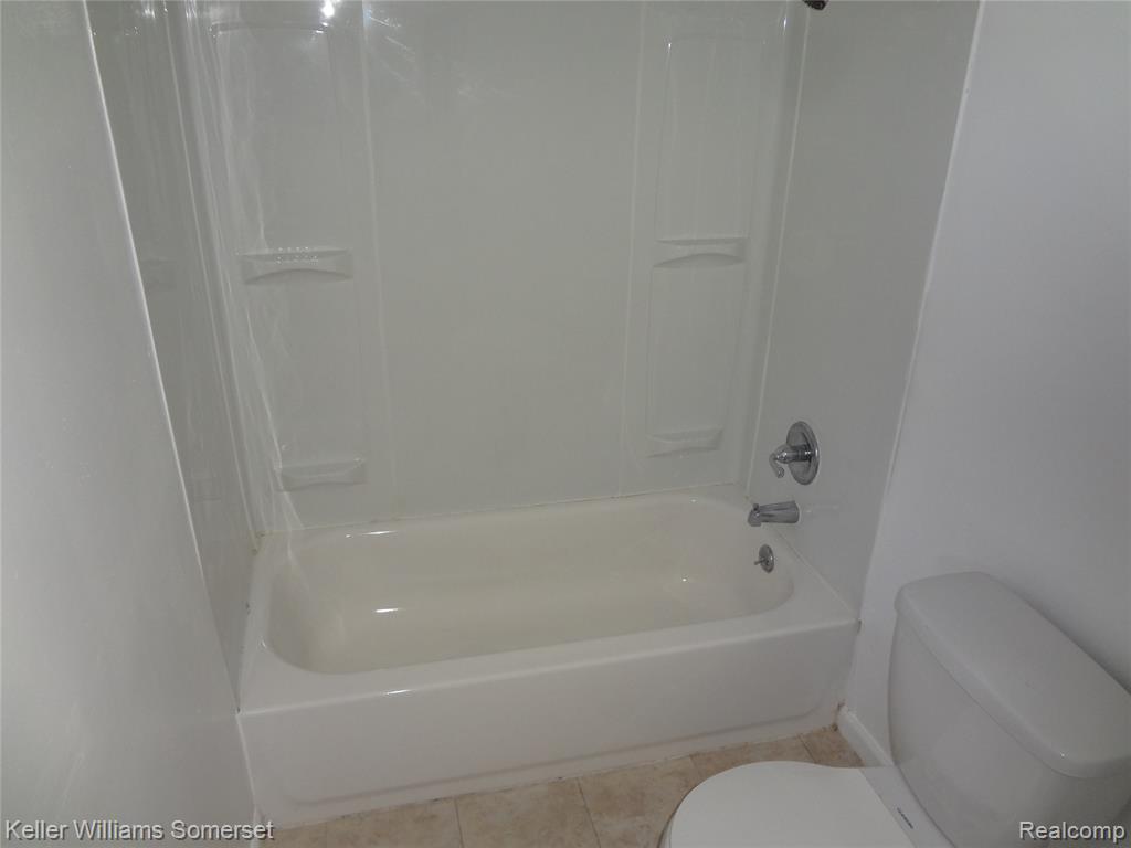 8127 Orchard Avenue, Warren, MI 48089 — Photo 13
