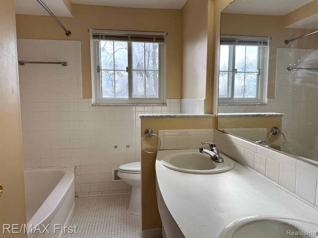 4826 BATES Drive, Warren, MI 48092 — Photo 13