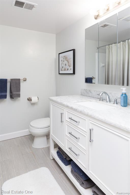 233 PINEWOOD Circle, Plymouth, MI 48170 — Photo 15