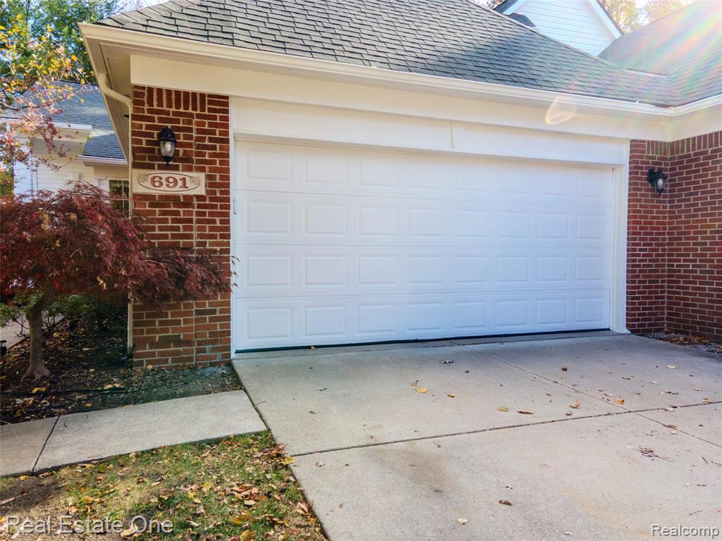 691 Chestnut Drive, Wixom, MI 48393 — Photo 3