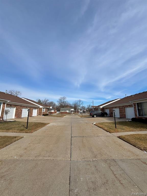 401 Doremus S Doremus Lane W, 10, Saint Clair Shores, MI 48080 — Photo 3