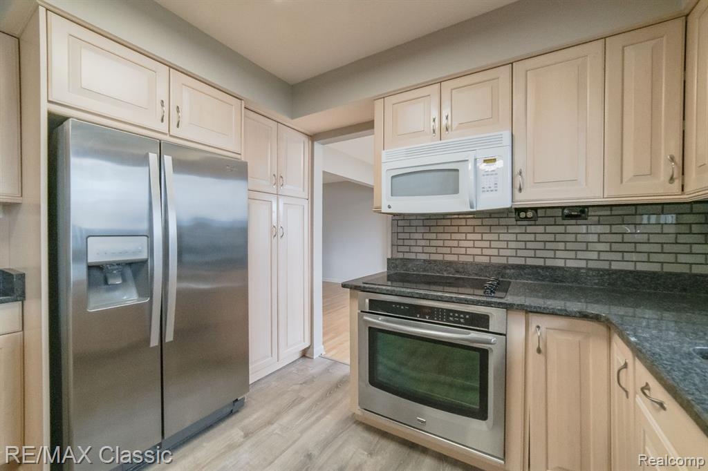 1587 Three Lakes Drive, Troy, MI 48085 — Photo 13