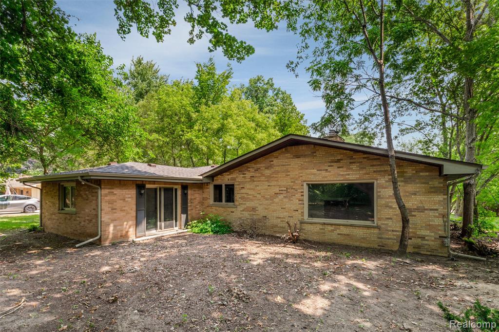 26261 La Muera Street, Farmington, MI 48334