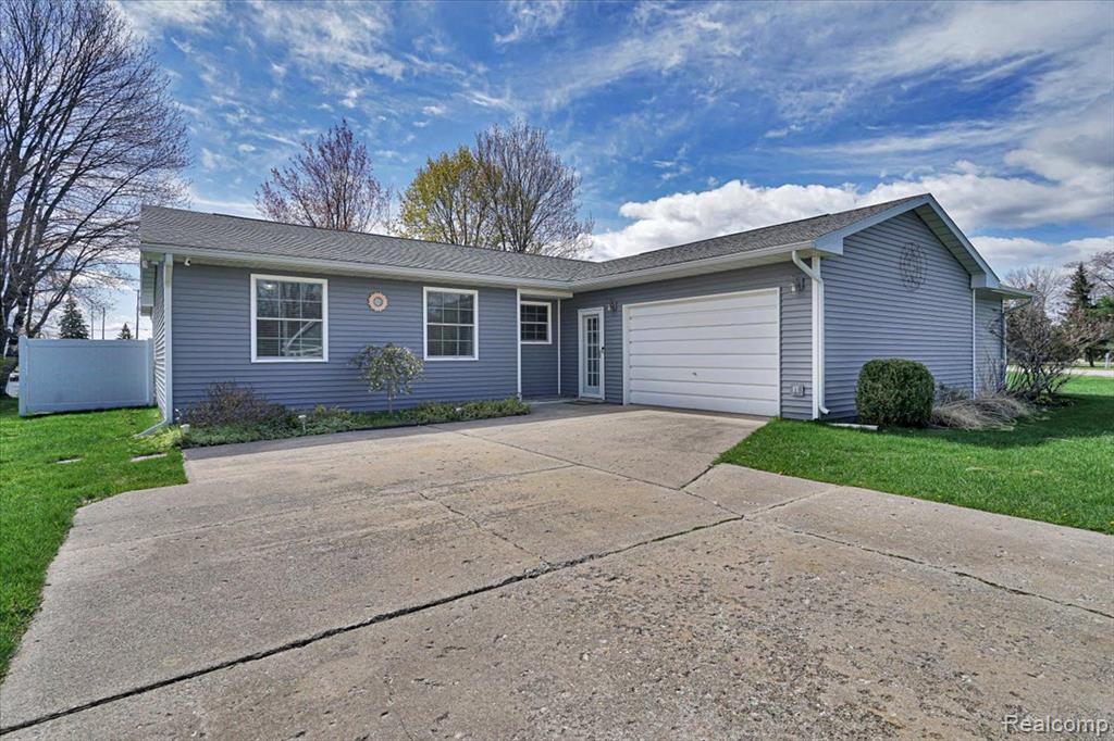 131 Bryan J Drive, Houghton Lake, MI 48629 — Photo 4