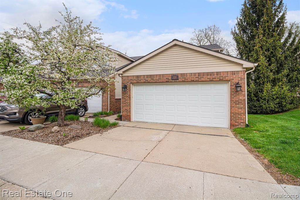 520 N REESE Street, South Lyon, MI 48178 — Photo 2