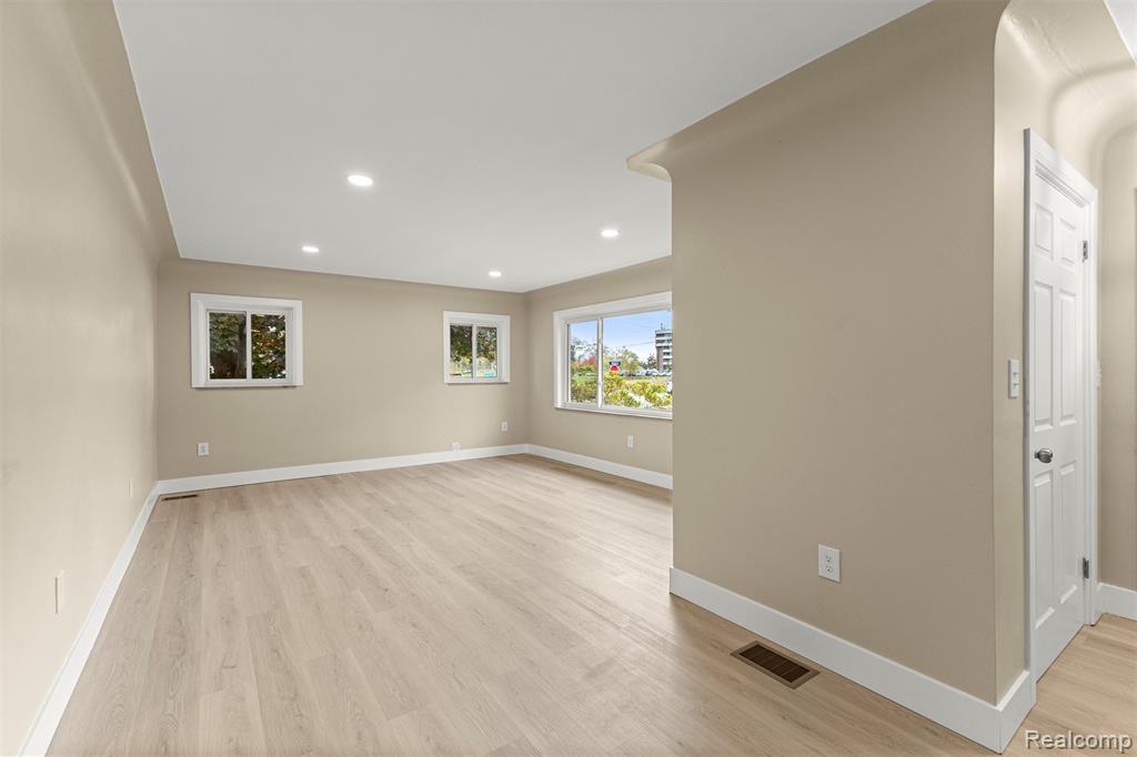 633 S Pontiac Trail, Walled Lake, MI 48390 — Photo 10