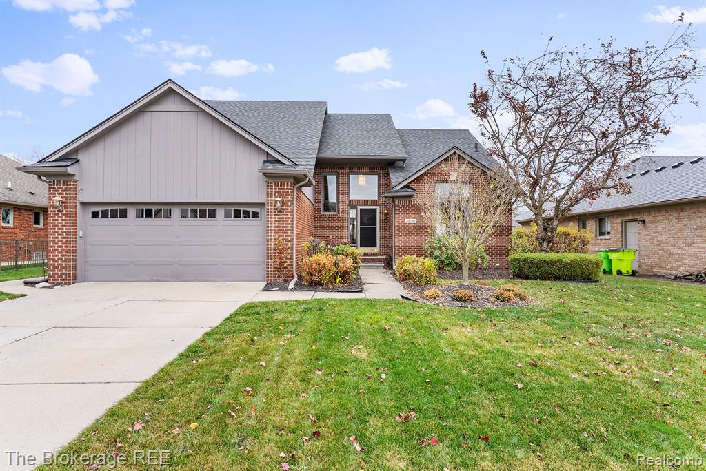 49730 WILLOWOOD Drive, Macomb, MI 48044 — Photo 2