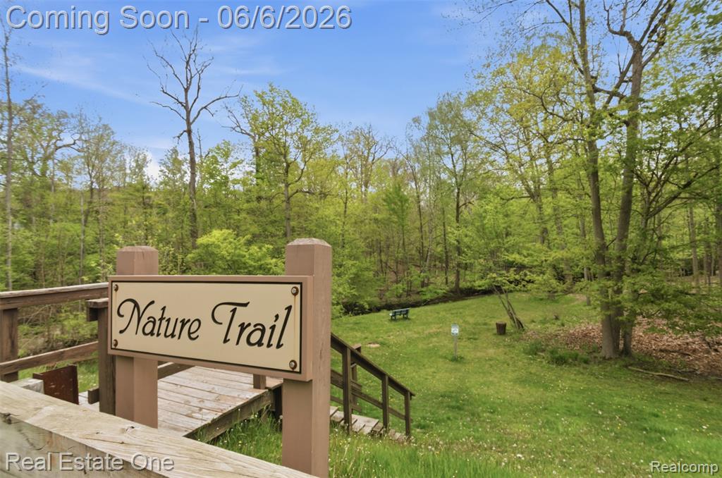 23910 Trailwood Court, 82, Bingham Farms, MI 48025 — Photo 41