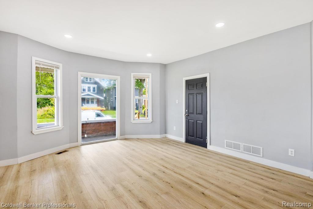 635 HAGUE-2W Street, Detroit, MI 48202 — Photo 5