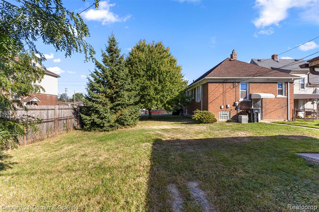 823 Saint John Street, Wyandotte, MI 48192 — Photo 19